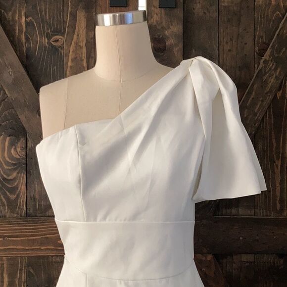 Forever New Porcelain Bessy One Shoulder Bow Dress - Picture 9 of 16